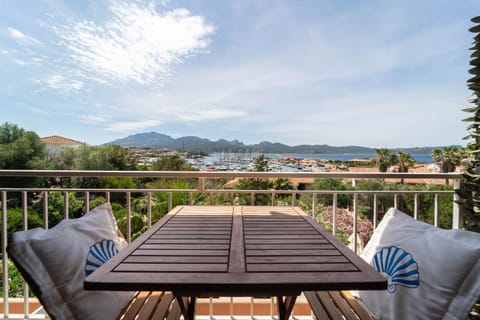 View (from property/room), Balcony/Terrace, Dining area, Sea view