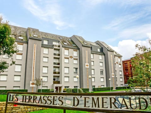 Apartment Terrasses d'Emeraude-1 by Interhome Copropriété in Dinard