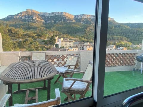 View (from property/room), Balcony/Terrace, Mountain view