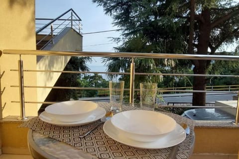 Lovely apartment with a private terrace and sea view Apartment in Opatija