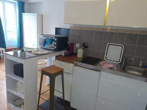 Kitchen or kitchenette, stove