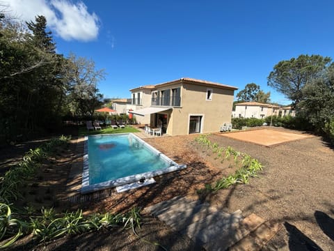 Property building, Garden, Garden view, Pool view, Swimming pool