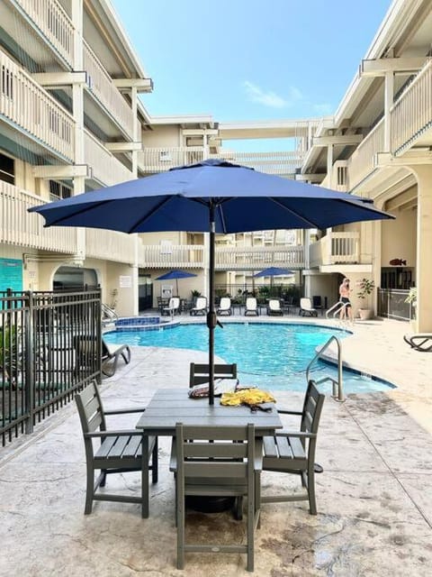 Patio, Pool view, Swimming pool, sunbed