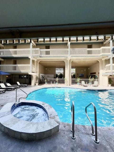 Pool view, Swimming pool, sunbed