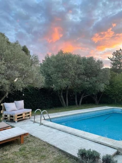 villa en provence avec piscine Villa in Villeneuve-lès-Avignon