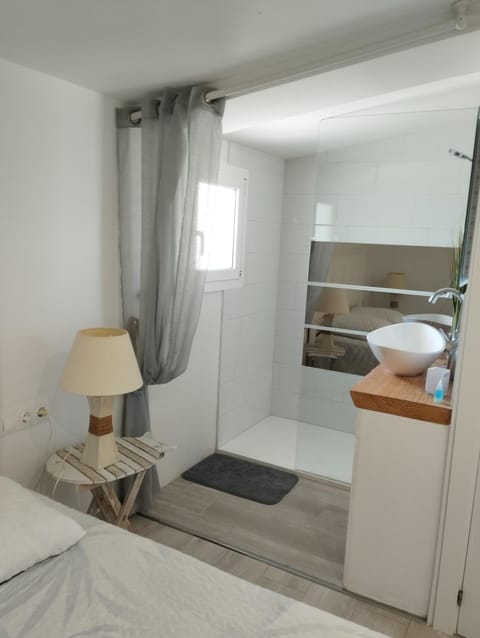 Shower, Bathroom, Bedroom