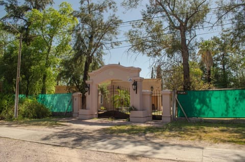 Casa de vacaciones con piscina y espacio recreativo House in Santiago del Estero Province, Argentina