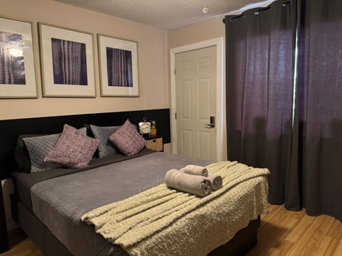 Le Noir, A private bedroom with a private entrance - shared bathroom Location de vacances in North Las Vegas