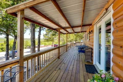 Indian Point Cabin 2 near SDC, Branson, and Table Rock Lake House in Indian Point