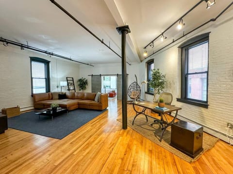 Stylish Urban Retreat 2br, 15ba, Sleeps 6 Apartment in Back Bay