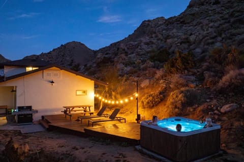 High Point Views On Top Of A Mountain House in Joshua Tree