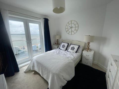 Sandbanks, Poole Harbour Apartment in Poole