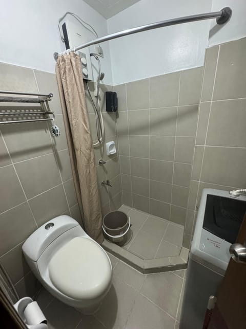 Shower, Toilet