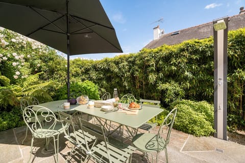 Patio, Day, Balcony/Terrace, Dining area