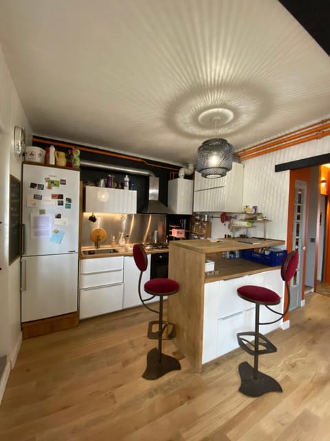 Coffee/tea facilities, Kitchen or kitchenette, Dining area, dishwasher, oven