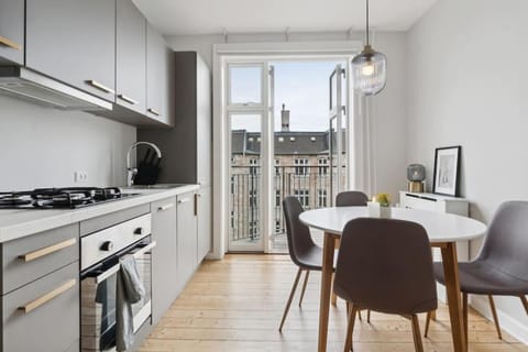 Kitchen or kitchenette, Seating area