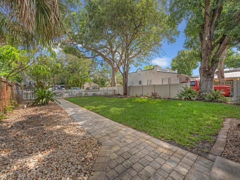 Lush Tropical Garden Home House in Oakland Park