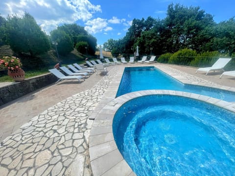 Pool and Jacuzzi - Charming villa in Umbria Villa in Montefiascone