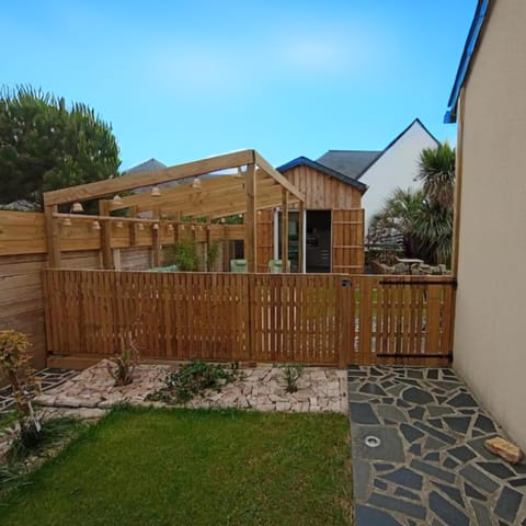 Dans une maison familiale avec jardin à 800m de la plage House in Granville