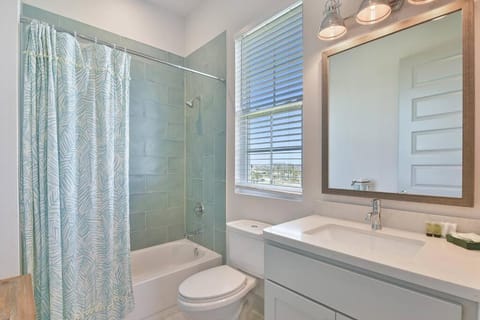 Rise and Shine Beach House with Ocean Views and Pointe West Resort Pools House in Galveston Island