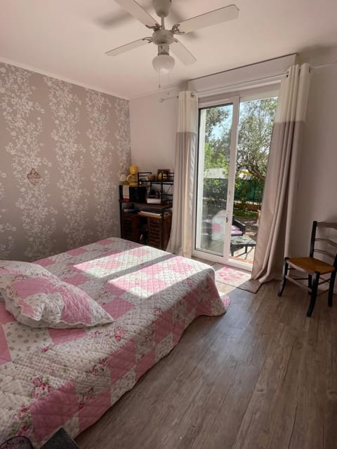 chambre et salle de bain indépendantes à 200m de la plage de Fabrégas Vacation rental in La Seyne-sur-Mer