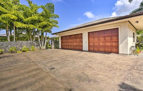 Beaches and Kona Town Ideal Location Gated Villa in Holualoa