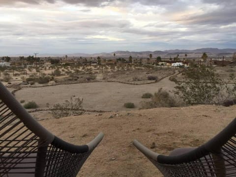 Patio, View (from property/room), Balcony/Terrace, Seating area, Mountain view