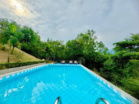 Day, Pool view, Swimming pool, sunbed