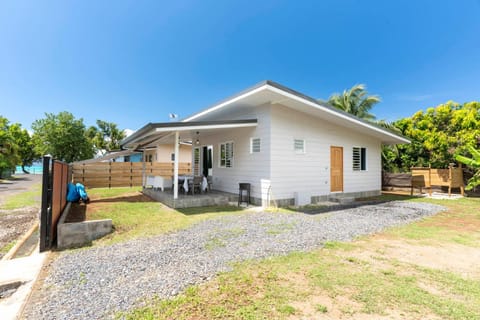 Property building, Neighbourhood, Garden, Garden view