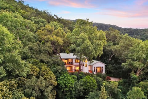 The Ferns Villa Serene Rainforest Retreat with Ocean Breezes Casa in Kuranda