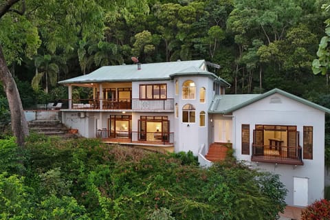 The Ferns Villa Serene Rainforest Retreat with Ocean Breezes Casa in Kuranda