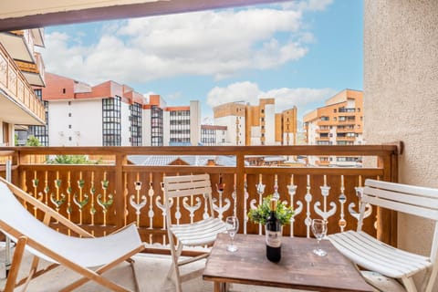 Day, View (from property/room), Balcony/Terrace, City view, Mountain view