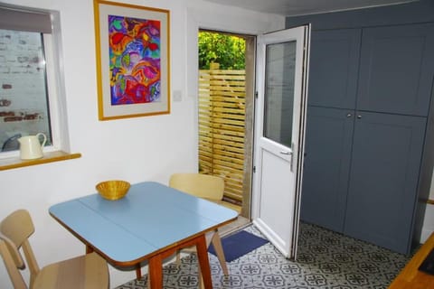 Stylish Garden Apartment, Exmouth - 'Little Monty' Apartment in Exmouth