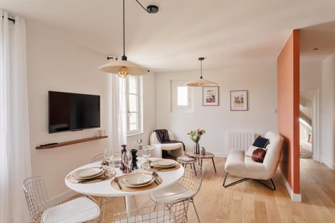 Living room, Dining area