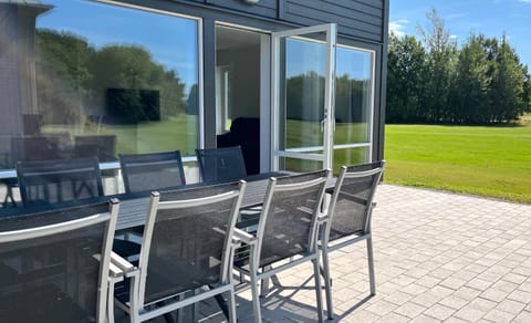 Patio, Dining area