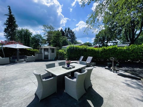 Day, Garden, Garden, Seating area, Dining area