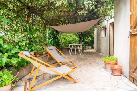 Patio, Garden, Garden view, sunbed