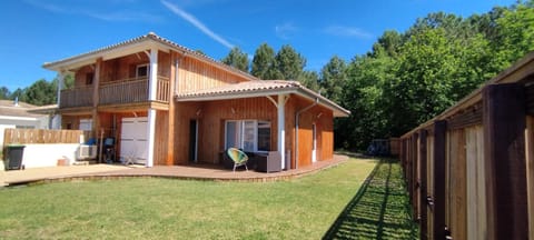 Jolie maison en lisière de forêt Casa in Arès