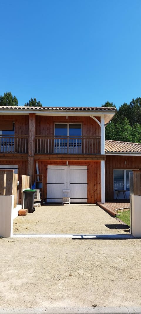 Jolie maison en lisière de forêt Casa in Arès