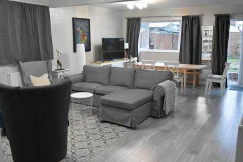 TV and multimedia, Living room, Seating area