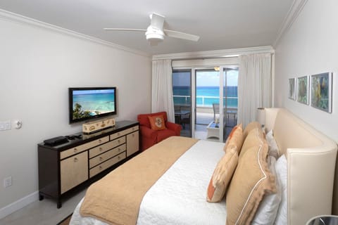 Bed, TV and multimedia, Photo of the whole room, Bedroom, Sea view