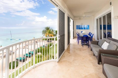 Patio, View (from property/room), Balcony/Terrace, Seating area, Sea view