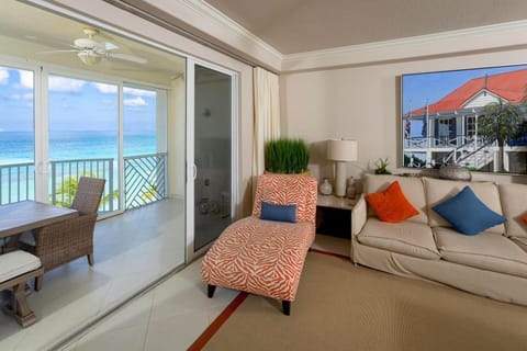 View (from property/room), Balcony/Terrace, Living room, Seating area, Sea view