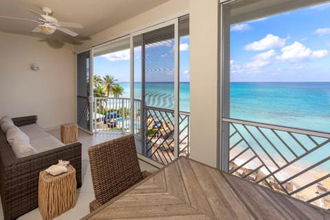 Day, View (from property/room), Balcony/Terrace, Living room, Seating area, Sea view