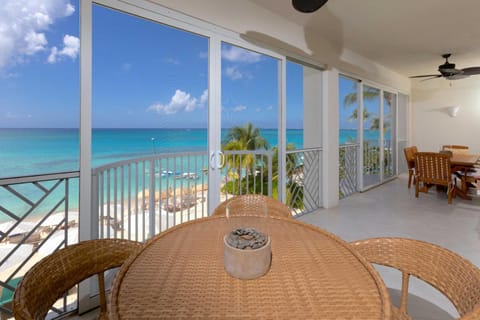 Day, View (from property/room), Balcony/Terrace, Dining area, Beach, Sea view