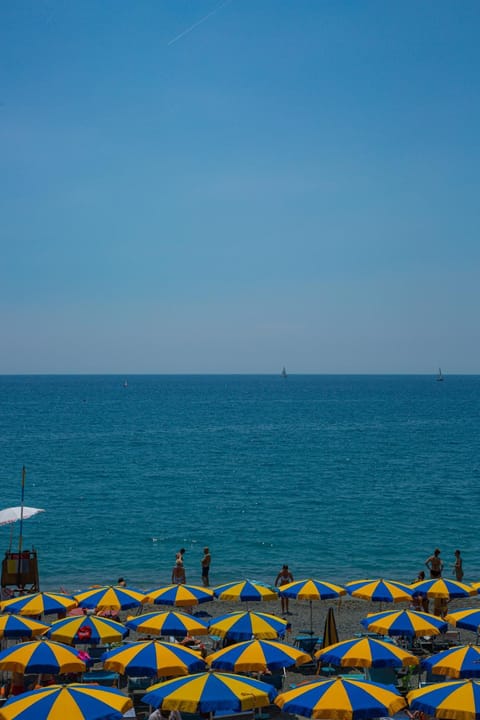 Day, People, Natural landscape, Beach, Sea view, sunbed