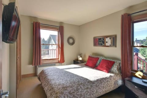 Tremblant Chalet Walking Distance from Activities Chalet in Mont-Tremblant