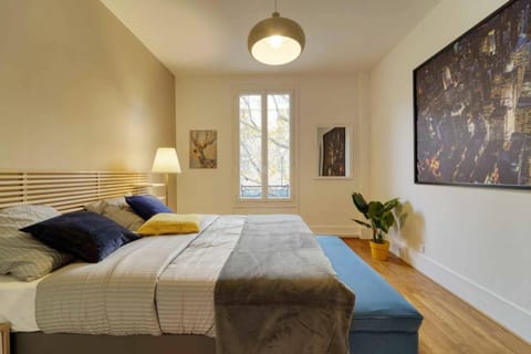 Bed, Photo of the whole room, Decorative detail, Bedroom