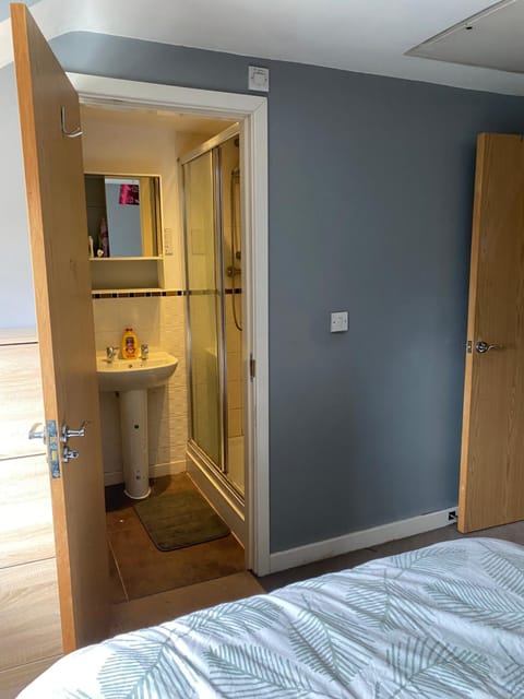 En-suite room Apartment in Warrington