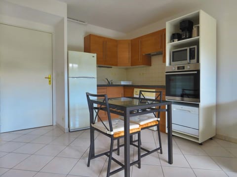 Dining area, dishwasher, oven, stove, toaster